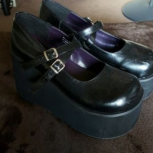 Demonia platforms