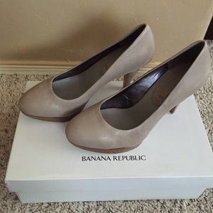 Banana republic "Jacky" grey heels