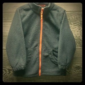 Boys/Toddler flees zip up.