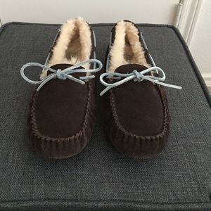 UGG Australia "Dakota" Moccasin size 8 Dark Brown