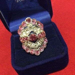 NEW Genuine Austrian CRYSTALS ring. Pink & clear.