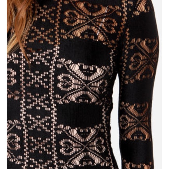 🚫SOLD Lulu's EXCLUSIVE BLACK LACE MAXI DRESS - Picture 3 of 4