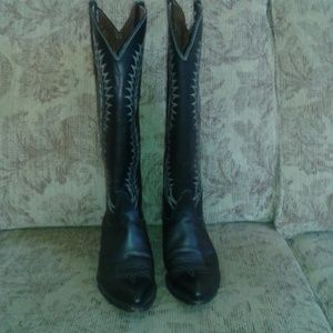 Black cowboy boots size 10 by Mia