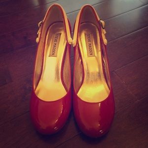 Red patent leather round toe pumps