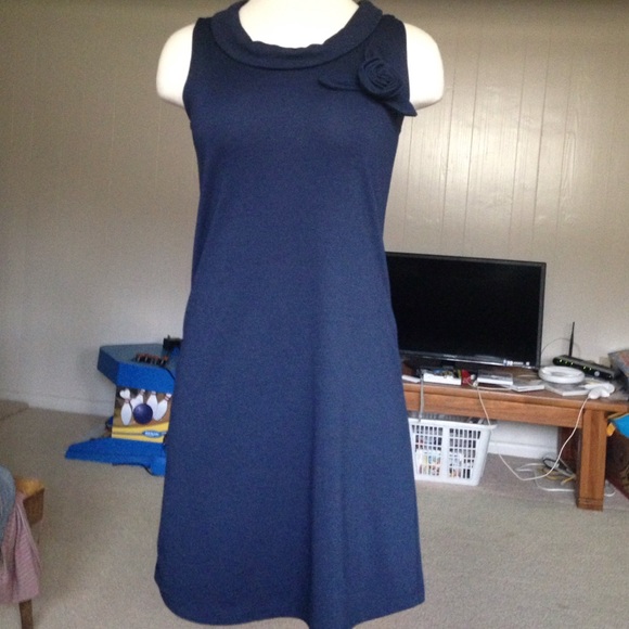 Navy Blue Alyn Paige dress. Super cute! 😍