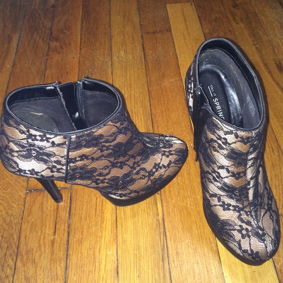 Beautiful black&tan lace covered heeled booties - Picture 1 of 4