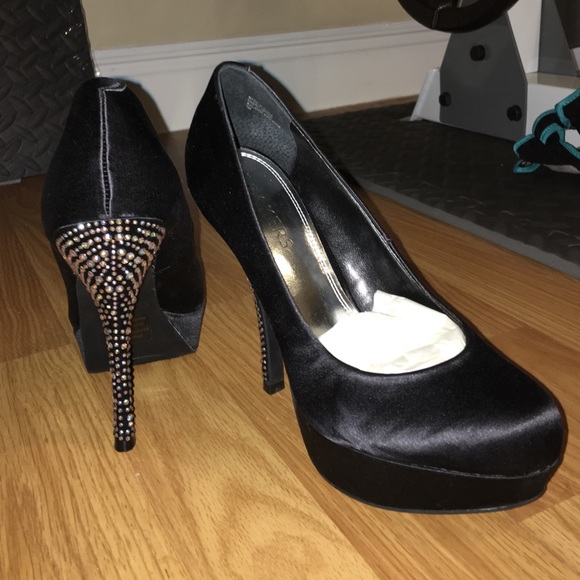 Bakers satin heals with iridescent heals