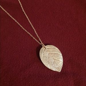 Great holiday gift! Stunning leaf necklace