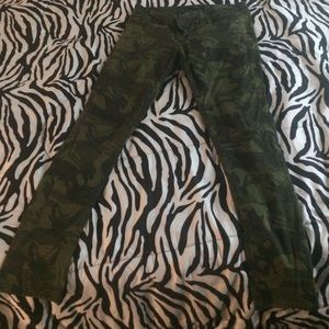 Forever21 Camouflage skinny jeans sizeSmall