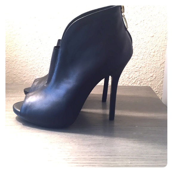 Guess black booties