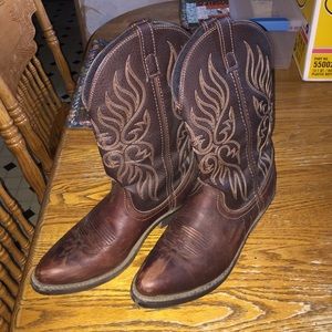 Laredo cowgirl boots