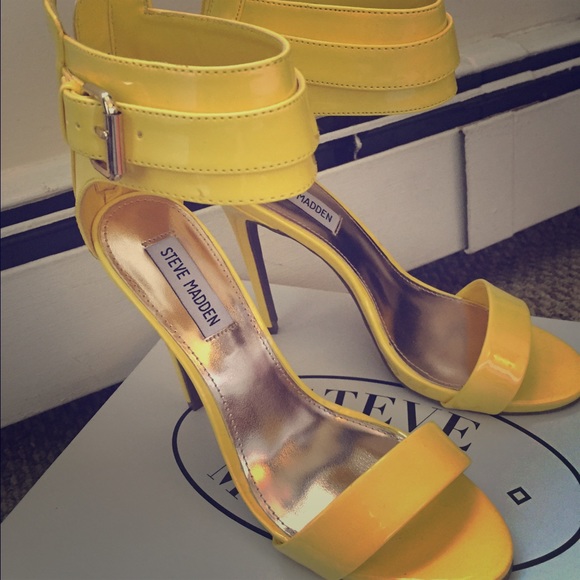 Steve Madden Yellow Patent Leather Stilettos - Picture 1 of 4