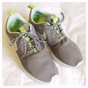 Nike Rosherun Canyon Grey Volt