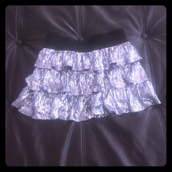 Justice silver sequin skirt - Picture 1 of 1