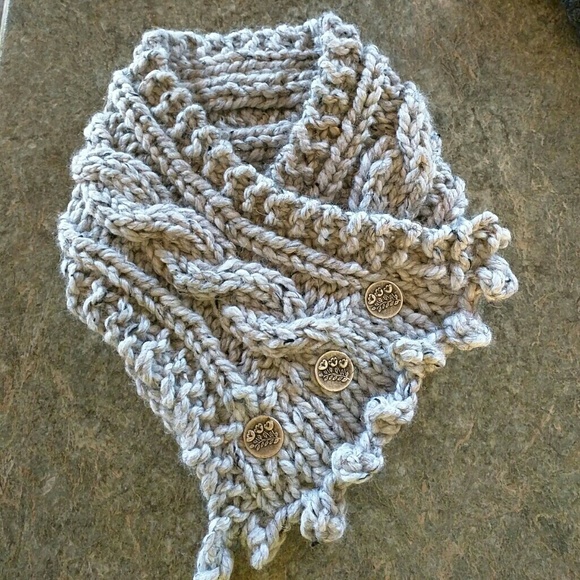 Accessories - NWOT neck scarf in gray