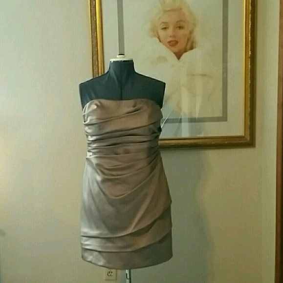 Satin Strapless - Picture 3 of 3