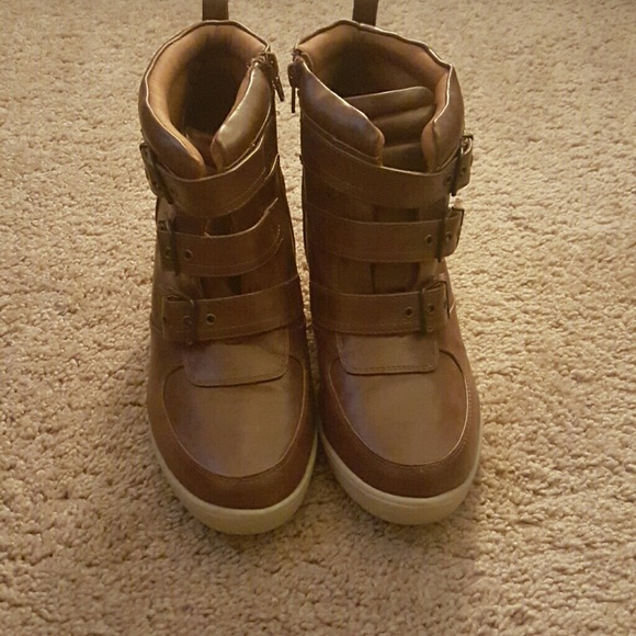 Heeled shoes