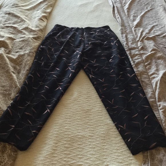 A 2 pcs embroidered pant and cropped top - Picture 4 of 4