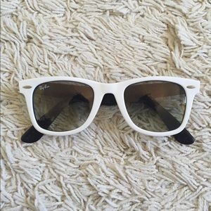 Ray Ban Wayfarer sunglasses, white/black