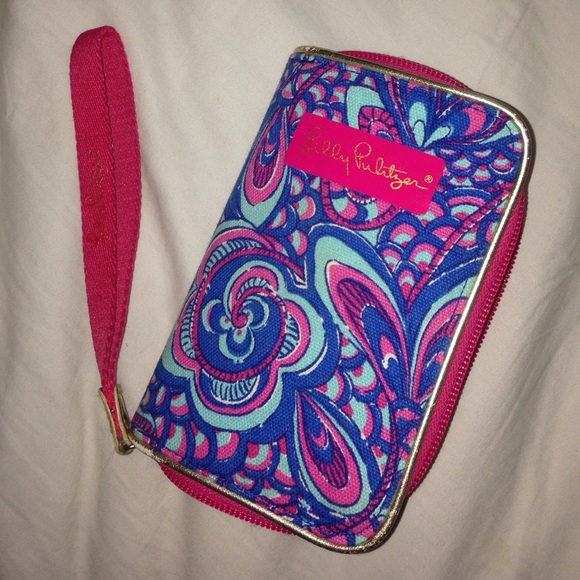 Lilly Pulitzer smartphone wristlet