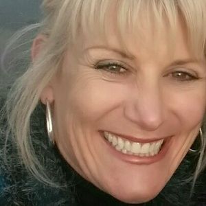 Meet your Posher, Rena