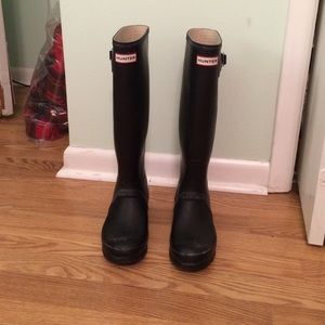 {host pick} Black matte hunter boots