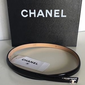 CHANEL
Classic Patent Leather CC Skinny Belt-70