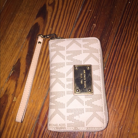 Michael kors Wristlet