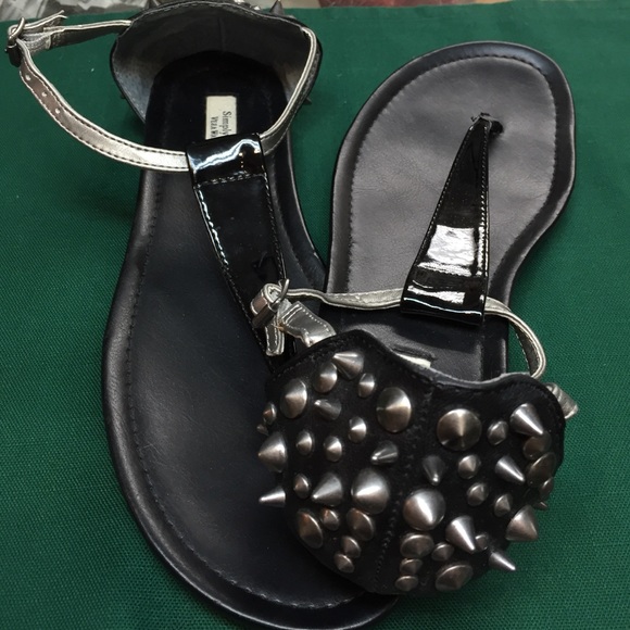 😎 Vera Wang Spiky Sandals 😎