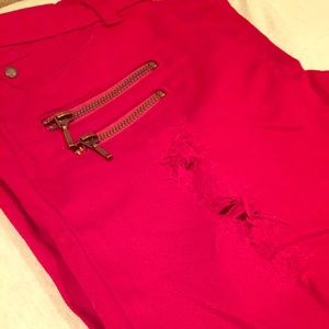 Brand new Distressed Jeans - Size 26 US