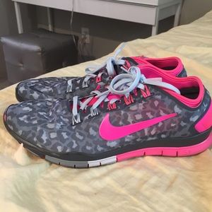 Nike free tr connect 2's in pink cheetah.