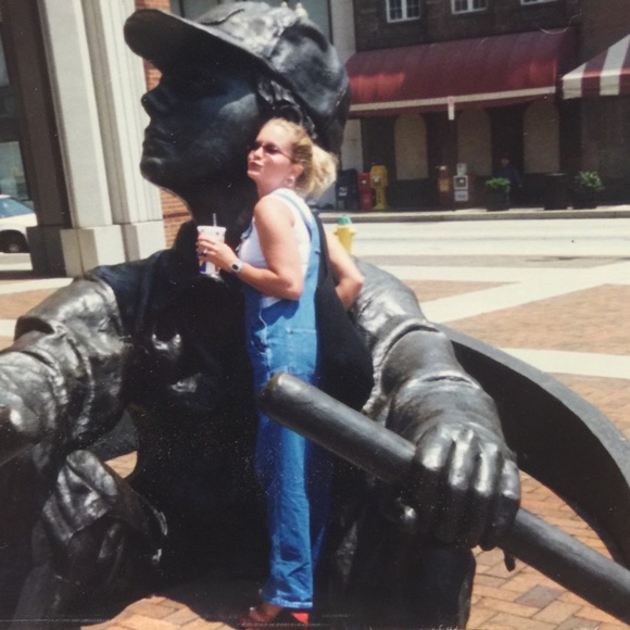 Meet me well sorta. Add me on Snapchat & twitter - Picture 2 of 5