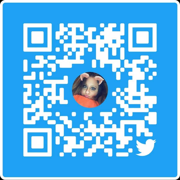 Meet me well sorta. Add me on Snapchat & twitter - Picture 4 of 5