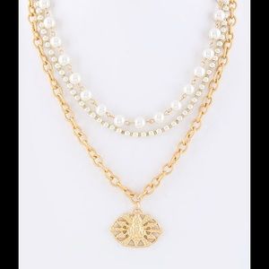 Mix Pearl & Chain Pendant Necklace