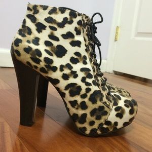 NEVER WORN CHEETAH CHUNKY HEELS