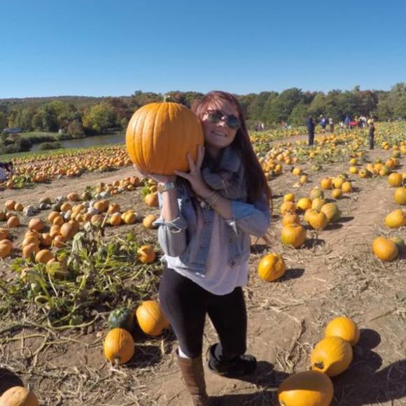 Meet your Posher, Alyssa