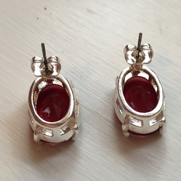 🎁GIFTED Oval Sparks Fire Garnet Stud Earrings🎁 - Picture 2 of 4
