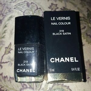 Chanel Le Vernis Nail Colour ~ 219 ~ Black Satin
