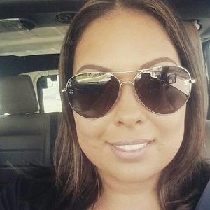 Meet your Posher, Cynthia