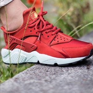 Nike huarache size 7.5 wm