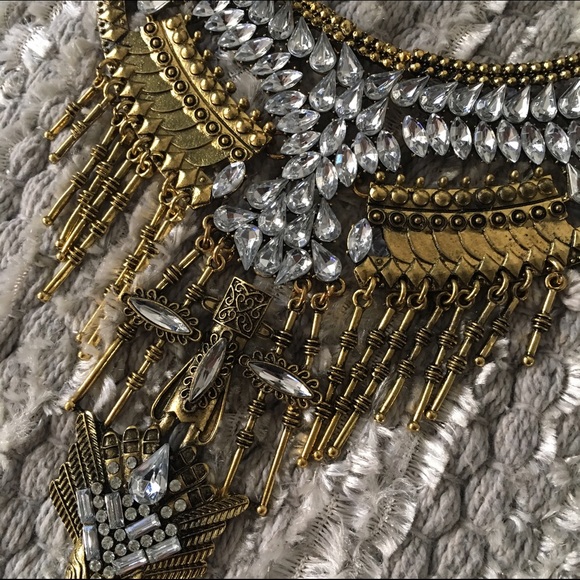 ❤️sold❤️ Large Gold Statement Necklace 😍 - Picture 2 of 3