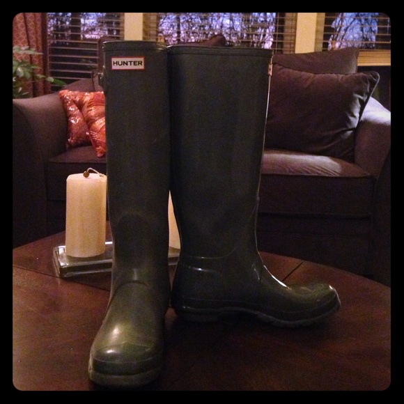 Hunter original tall rain boot in olive green