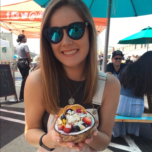 Meet your Posher, Julia - Picture 4 of 4