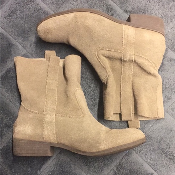 Slouchy sand booties