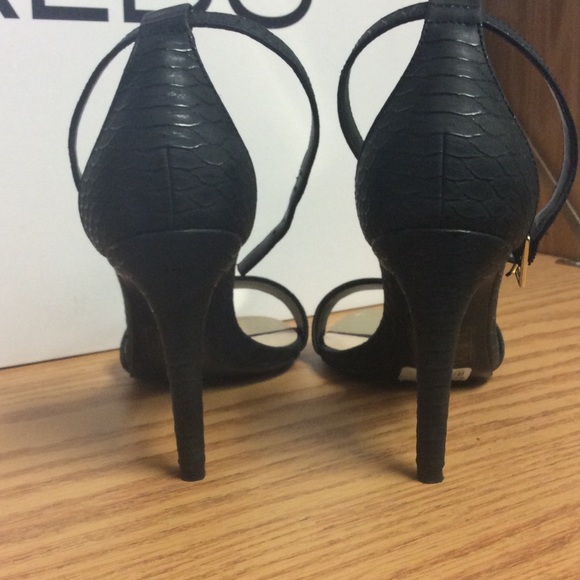 Aldo gold tip two strap heels - Picture 3 of 4