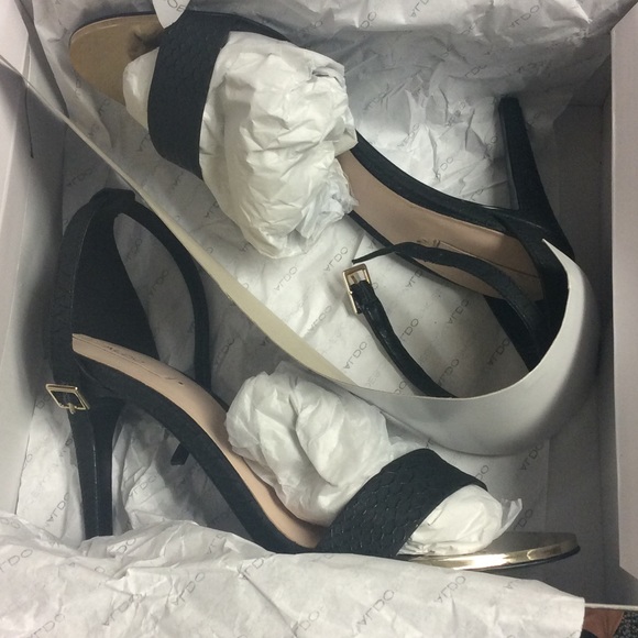 Aldo gold tip two strap heels - Picture 4 of 4