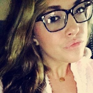 Meet your Posher, Becca