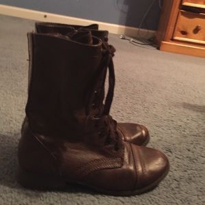 Combat boots