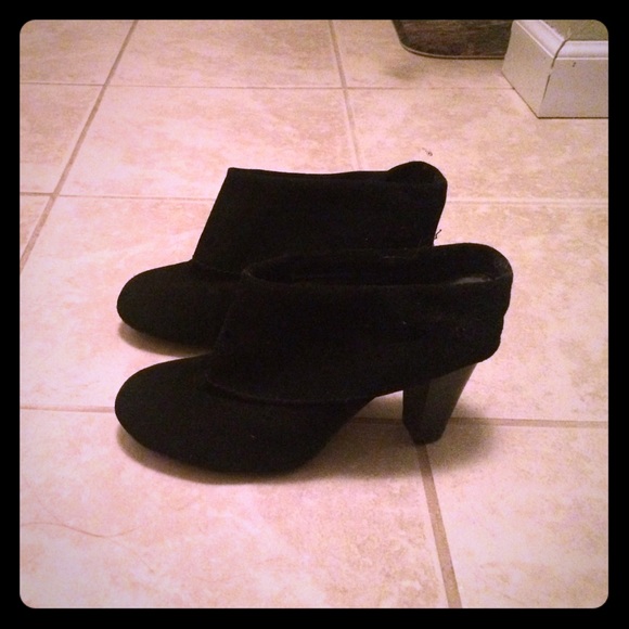Black Steve Madden booties