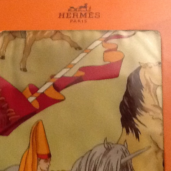 NEW HERMES Scarf-Musee Vivant du Cheval Chantilly - Picture 2 of 4